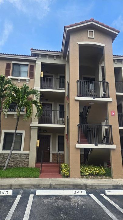 For Rent: $2,100 (2 beds, 2 baths, 817 Square Feet)
