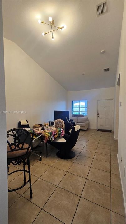 For Rent: $2,100 (2 beds, 2 baths, 817 Square Feet)