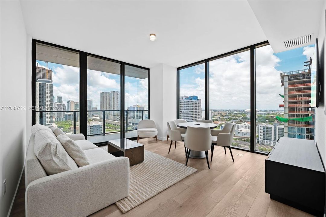 For Rent: $4,900 (2 beds, 2 baths, 977 Square Feet)