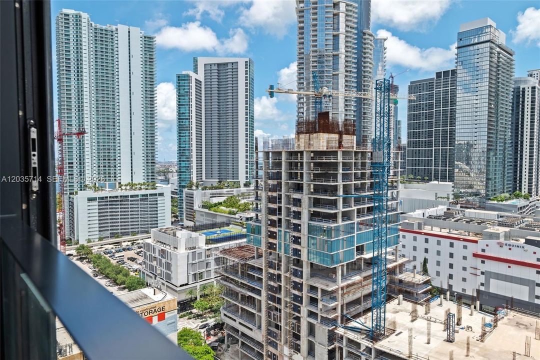 For Rent: $4,900 (2 beds, 2 baths, 977 Square Feet)