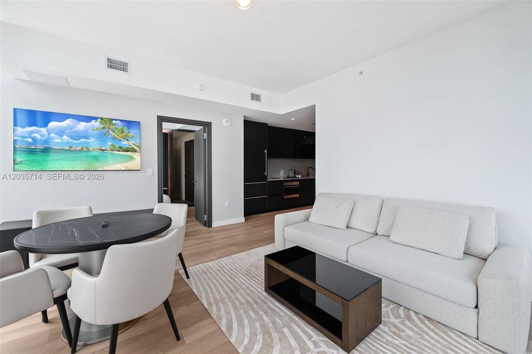 For Rent: $4,900 (2 beds, 2 baths, 977 Square Feet)