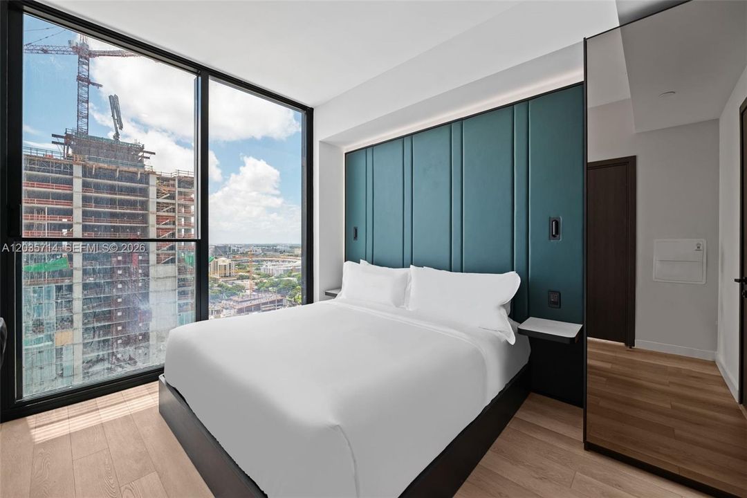 For Rent: $4,900 (2 beds, 2 baths, 977 Square Feet)