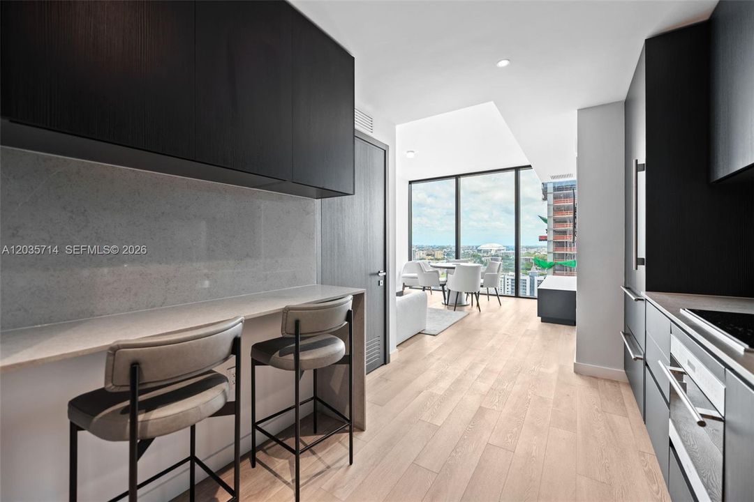 For Rent: $4,900 (2 beds, 2 baths, 977 Square Feet)