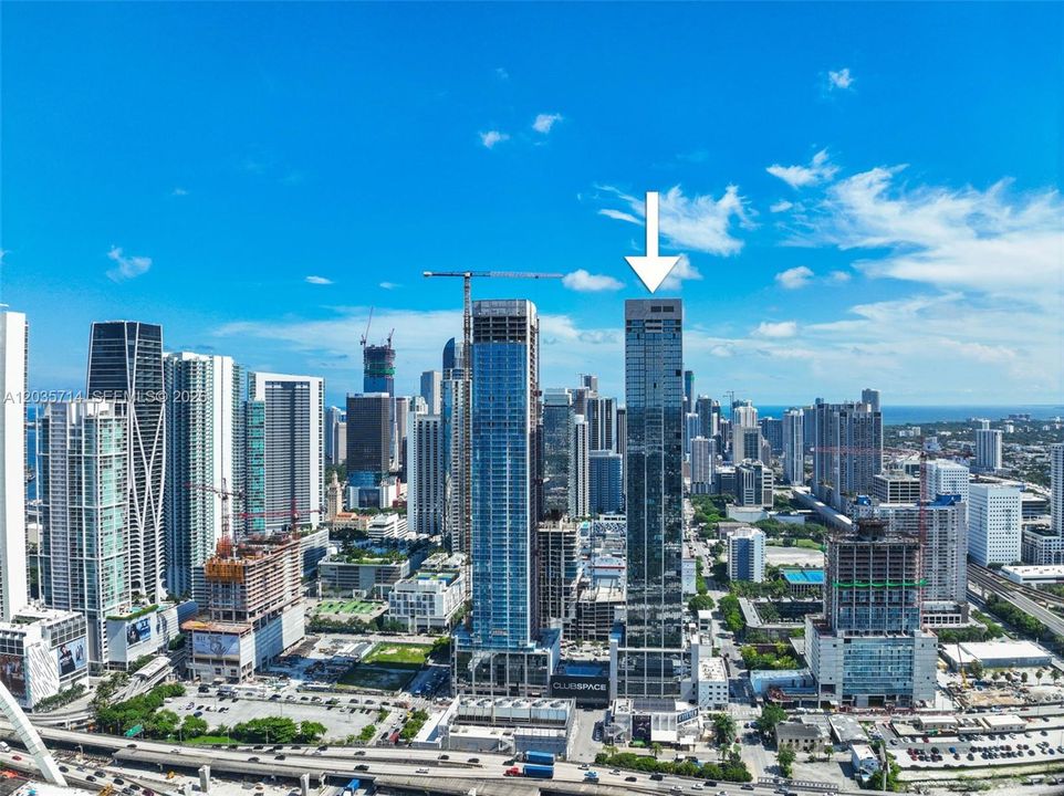 For Rent: $4,900 (2 beds, 2 baths, 977 Square Feet)