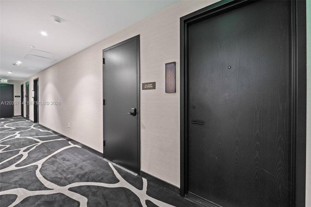 For Rent: $4,900 (2 beds, 2 baths, 977 Square Feet)