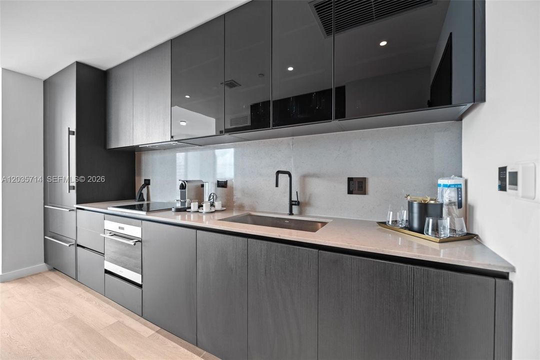 For Rent: $4,900 (2 beds, 2 baths, 977 Square Feet)