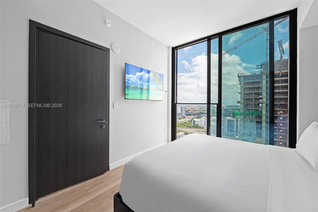 For Rent: $4,900 (2 beds, 2 baths, 977 Square Feet)