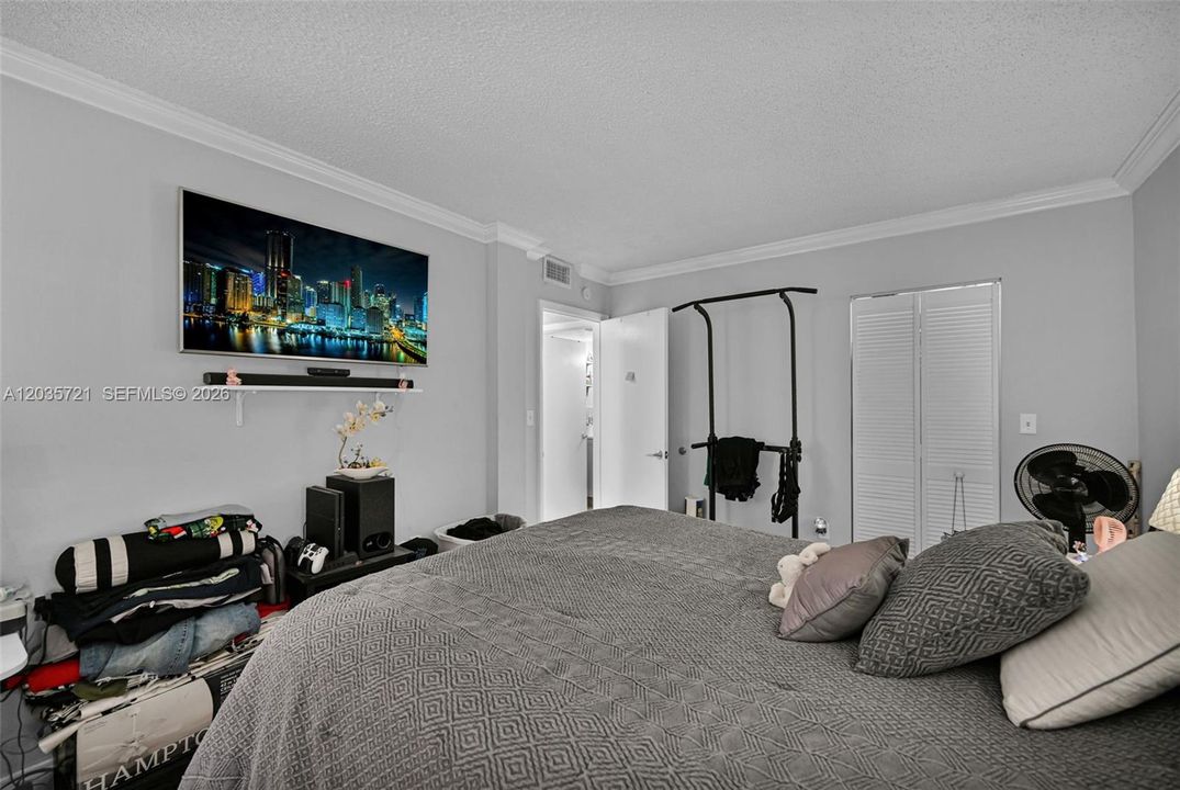 For Sale: $225,000 (2 beds, 1 baths, 796 Square Feet)