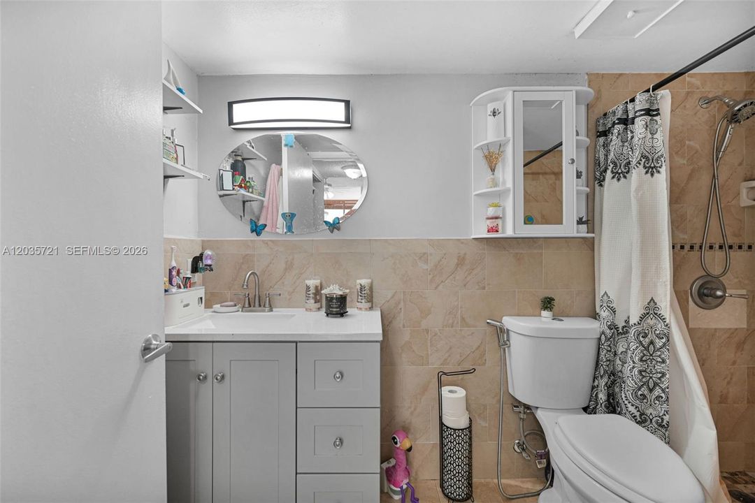 For Sale: $225,000 (2 beds, 1 baths, 796 Square Feet)