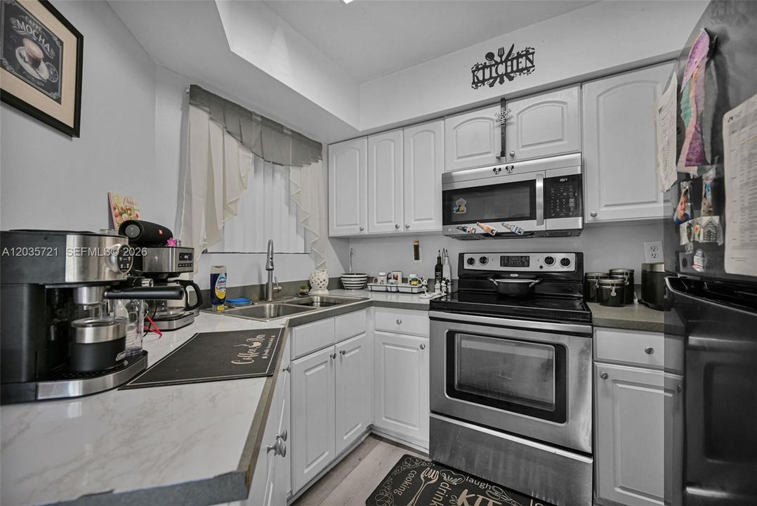 For Sale: $225,000 (2 beds, 1 baths, 796 Square Feet)