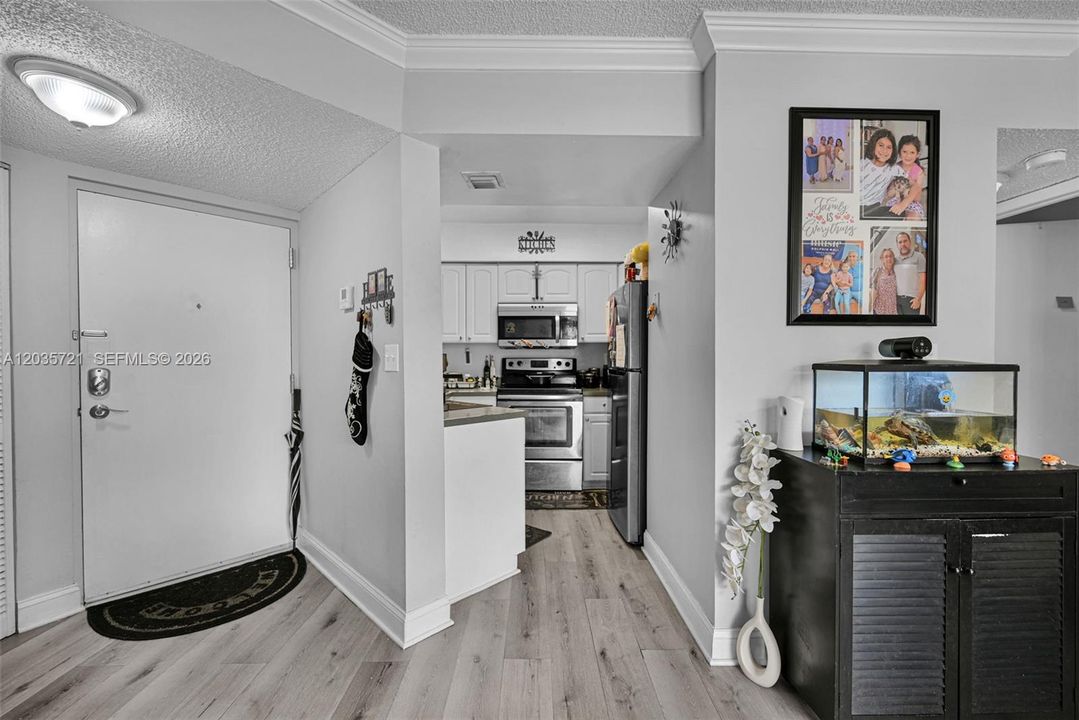 For Sale: $225,000 (2 beds, 1 baths, 796 Square Feet)