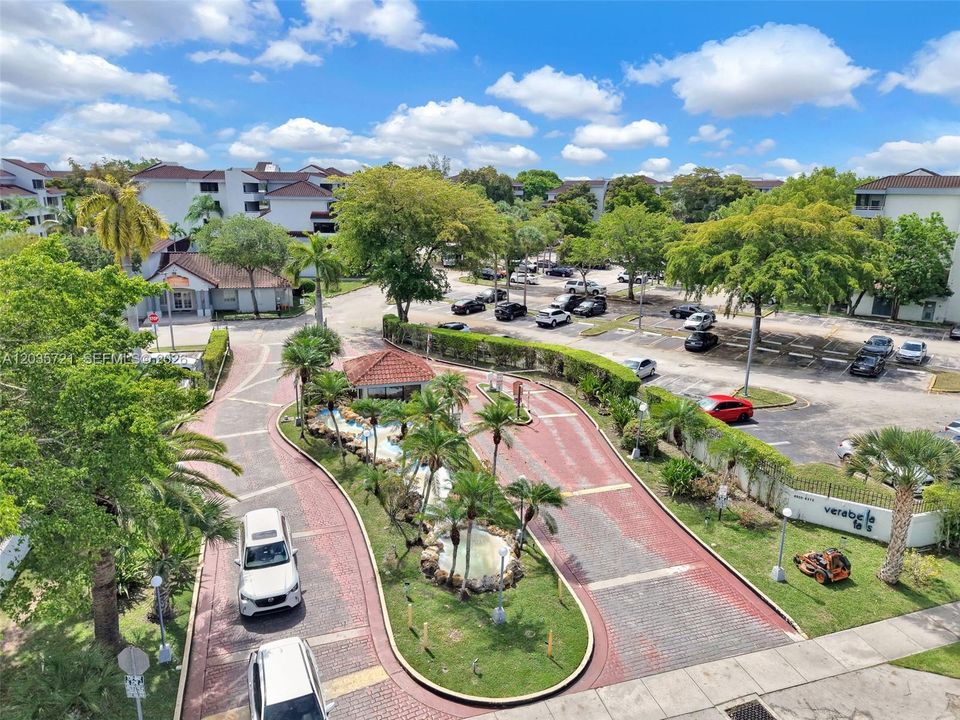 For Sale: $225,000 (2 beds, 1 baths, 796 Square Feet)