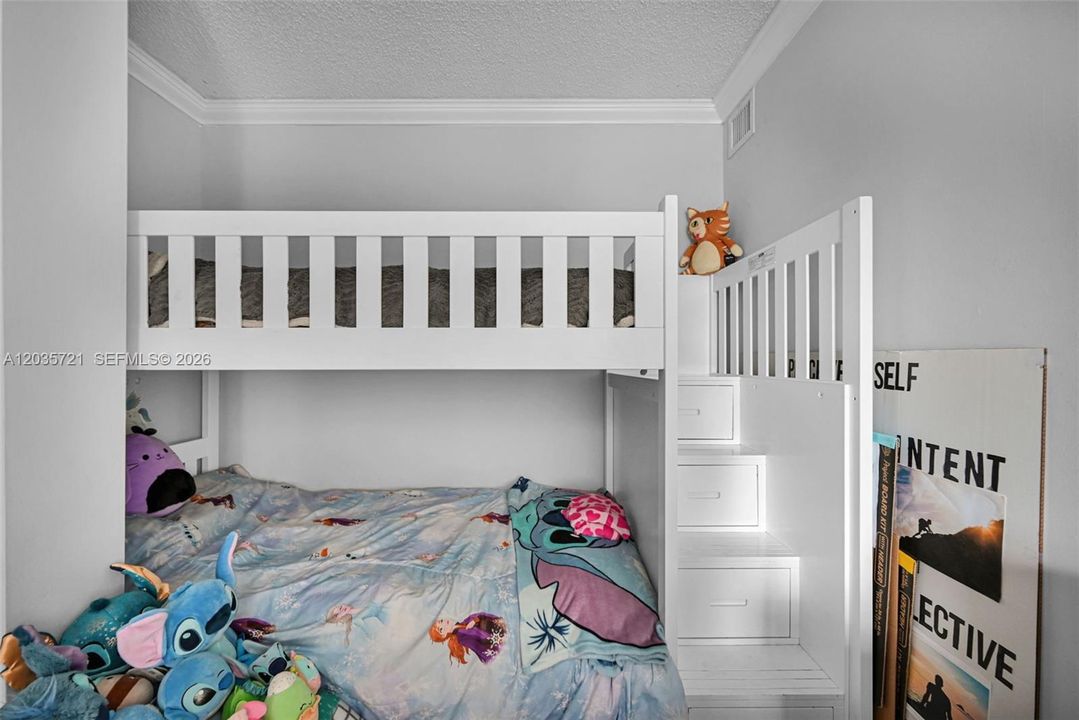 For Sale: $225,000 (2 beds, 1 baths, 796 Square Feet)