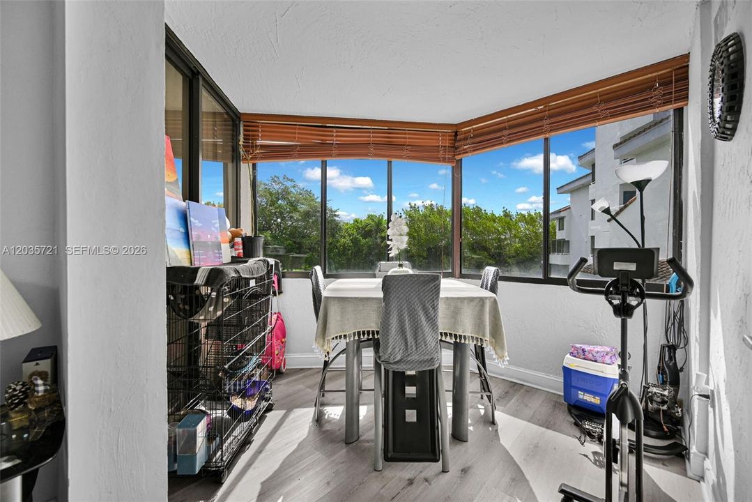 For Sale: $225,000 (2 beds, 1 baths, 796 Square Feet)