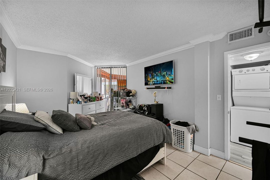 For Sale: $225,000 (2 beds, 1 baths, 796 Square Feet)