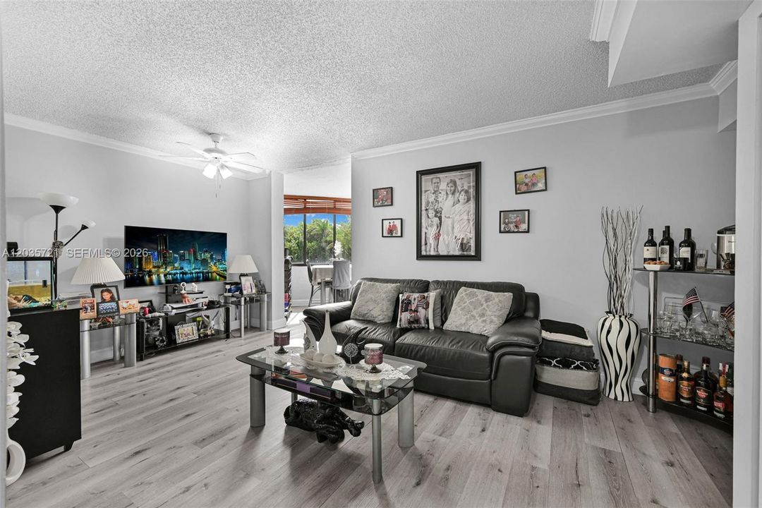 For Sale: $225,000 (2 beds, 1 baths, 796 Square Feet)
