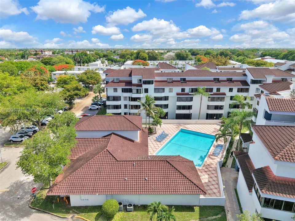 For Sale: $225,000 (2 beds, 1 baths, 796 Square Feet)