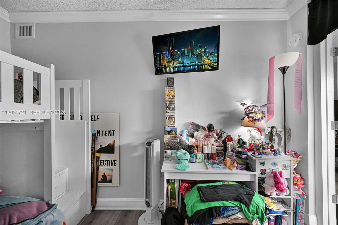 For Sale: $225,000 (2 beds, 1 baths, 796 Square Feet)