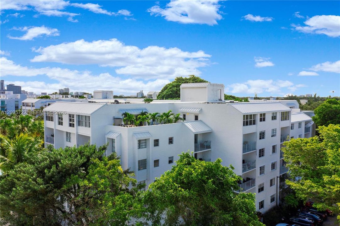 For Rent: $2,650 (1 beds, 1 baths, 741 Square Feet)