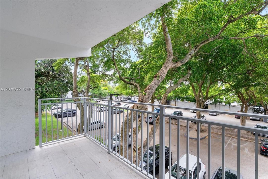 For Rent: $2,650 (1 beds, 1 baths, 741 Square Feet)