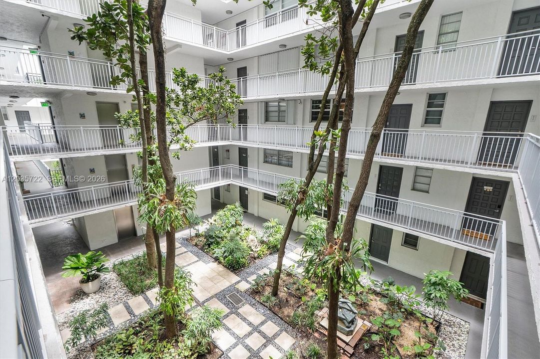 For Rent: $2,650 (1 beds, 1 baths, 741 Square Feet)