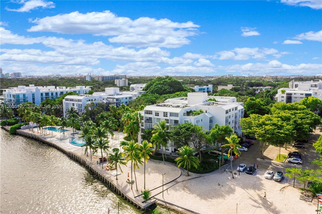 For Rent: $2,650 (1 beds, 1 baths, 741 Square Feet)