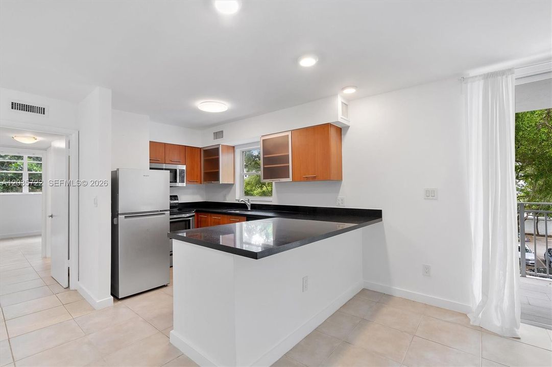 For Rent: $2,650 (1 beds, 1 baths, 741 Square Feet)