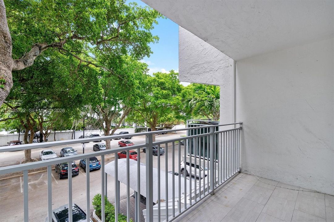 For Rent: $2,650 (1 beds, 1 baths, 741 Square Feet)
