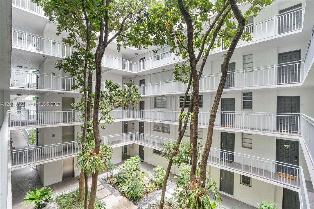 For Rent: $2,650 (1 beds, 1 baths, 741 Square Feet)