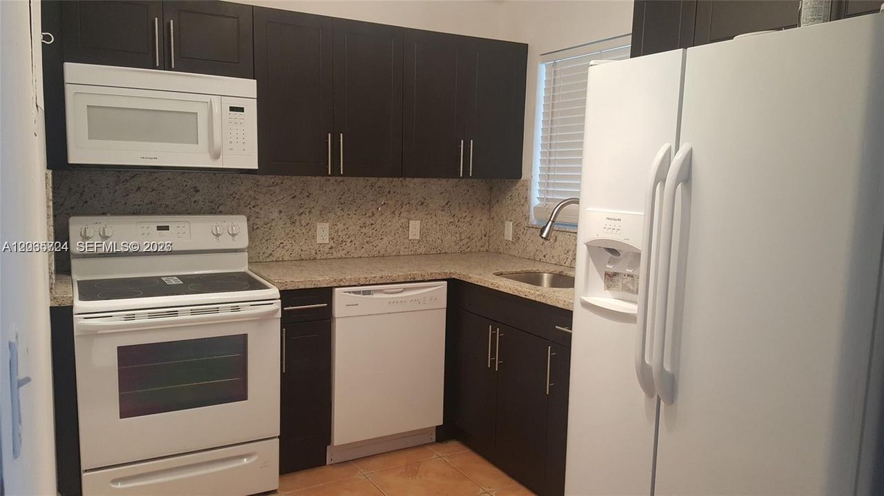В аренду: $2,350 (1 спален, 1 ванн, 715 Квадратных фут)
