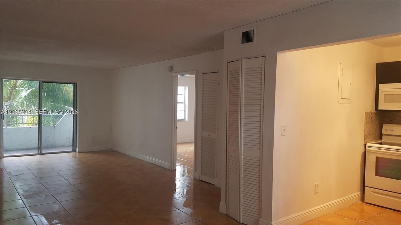 В аренду: $2,350 (1 спален, 1 ванн, 715 Квадратных фут)