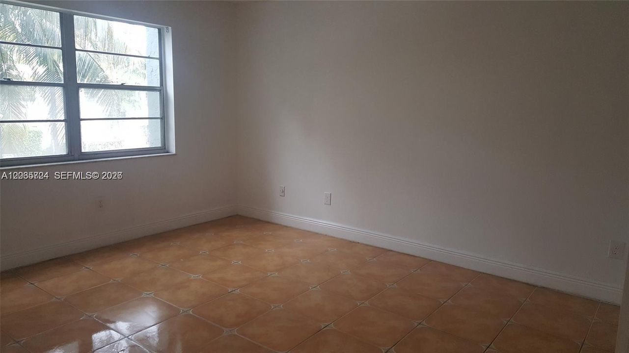 В аренду: $2,350 (1 спален, 1 ванн, 715 Квадратных фут)