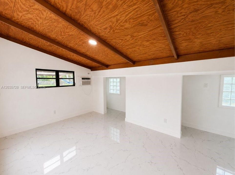 En Renta: $5,900 (3 camas, 2 baños, 2141 Pies cuadrados)