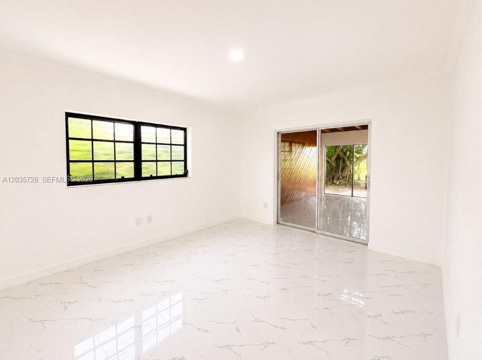 En Renta: $5,900 (3 camas, 2 baños, 2141 Pies cuadrados)