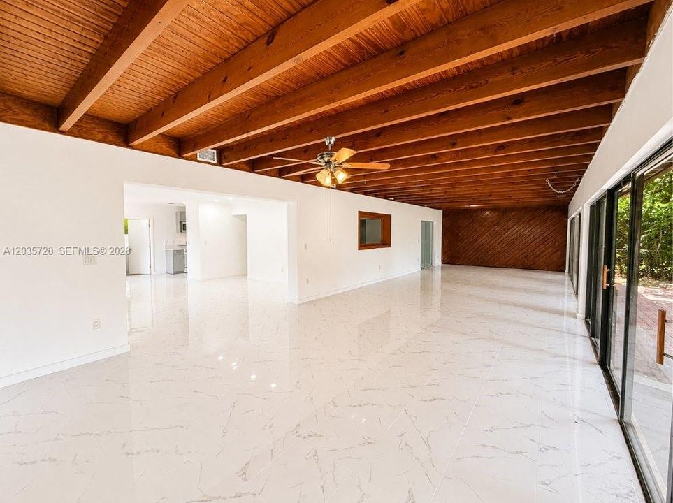En Renta: $5,900 (3 camas, 2 baños, 2141 Pies cuadrados)