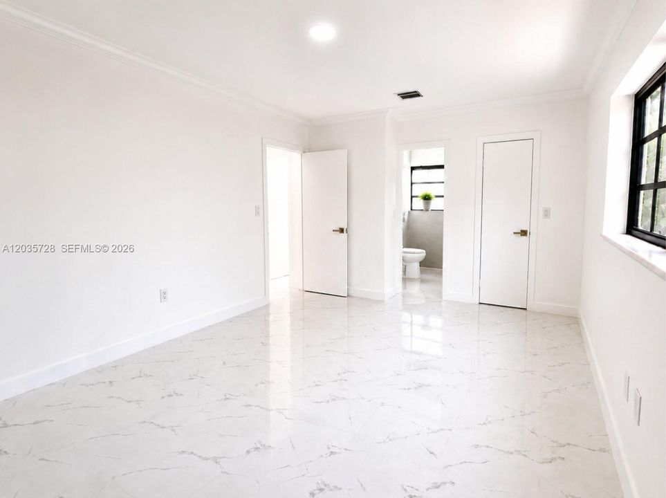 En Renta: $5,900 (3 camas, 2 baños, 2141 Pies cuadrados)