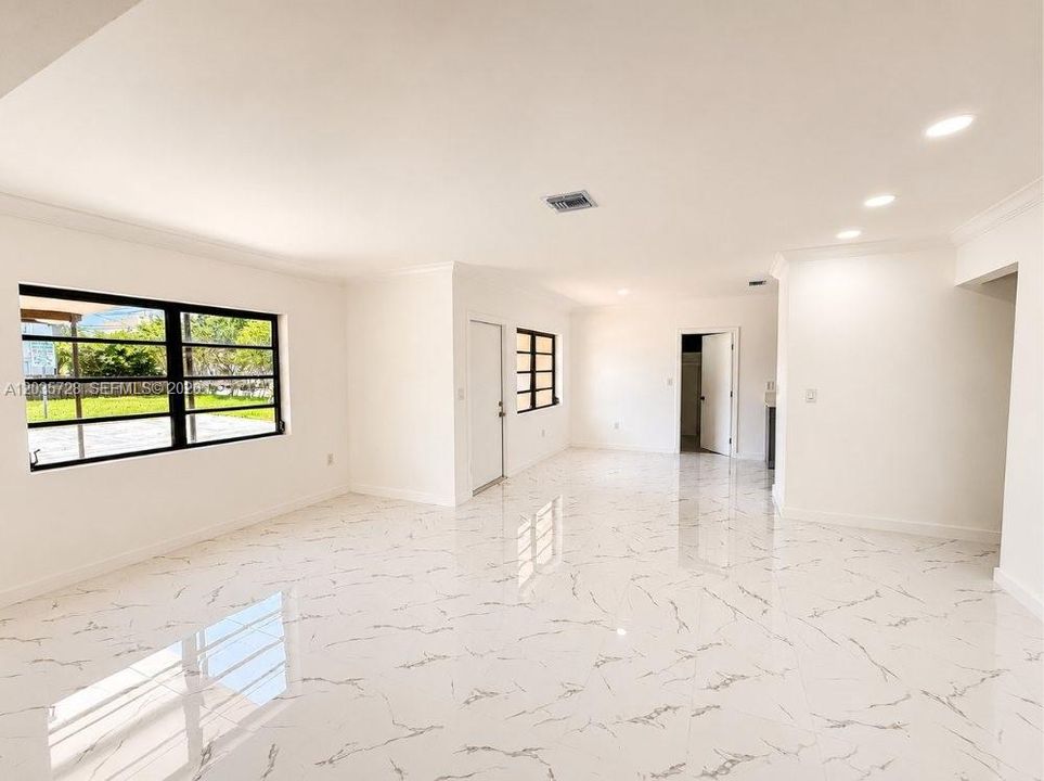 En Renta: $5,900 (3 camas, 2 baños, 2141 Pies cuadrados)