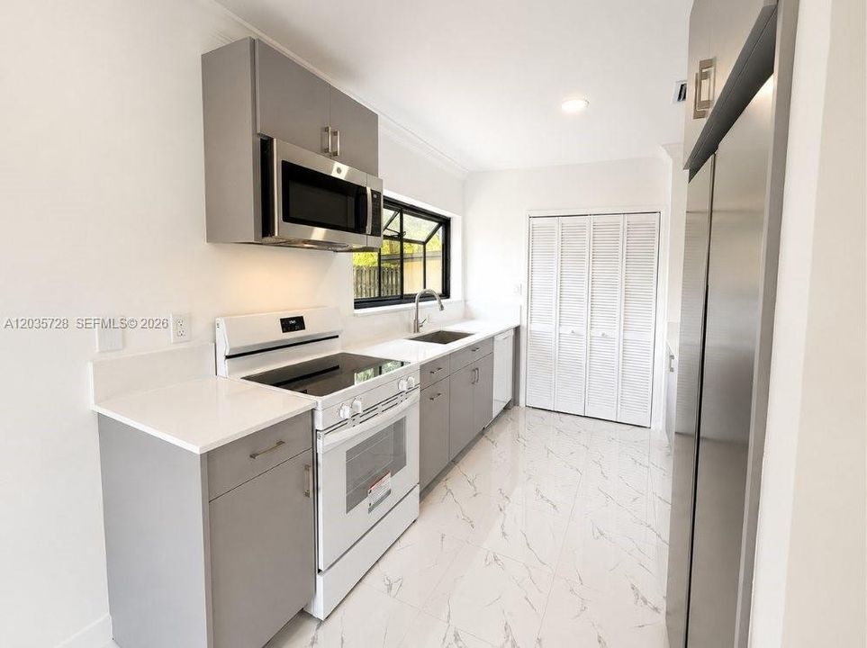 En Renta: $5,900 (3 camas, 2 baños, 2141 Pies cuadrados)