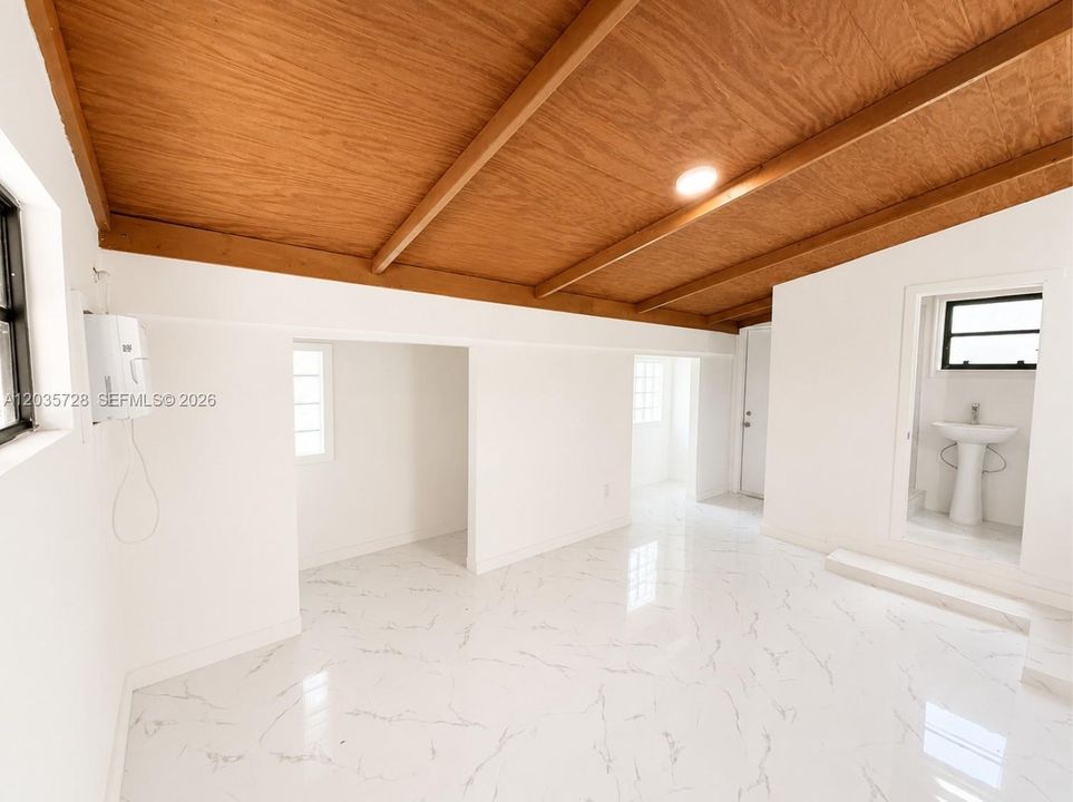 En Renta: $5,900 (3 camas, 2 baños, 2141 Pies cuadrados)
