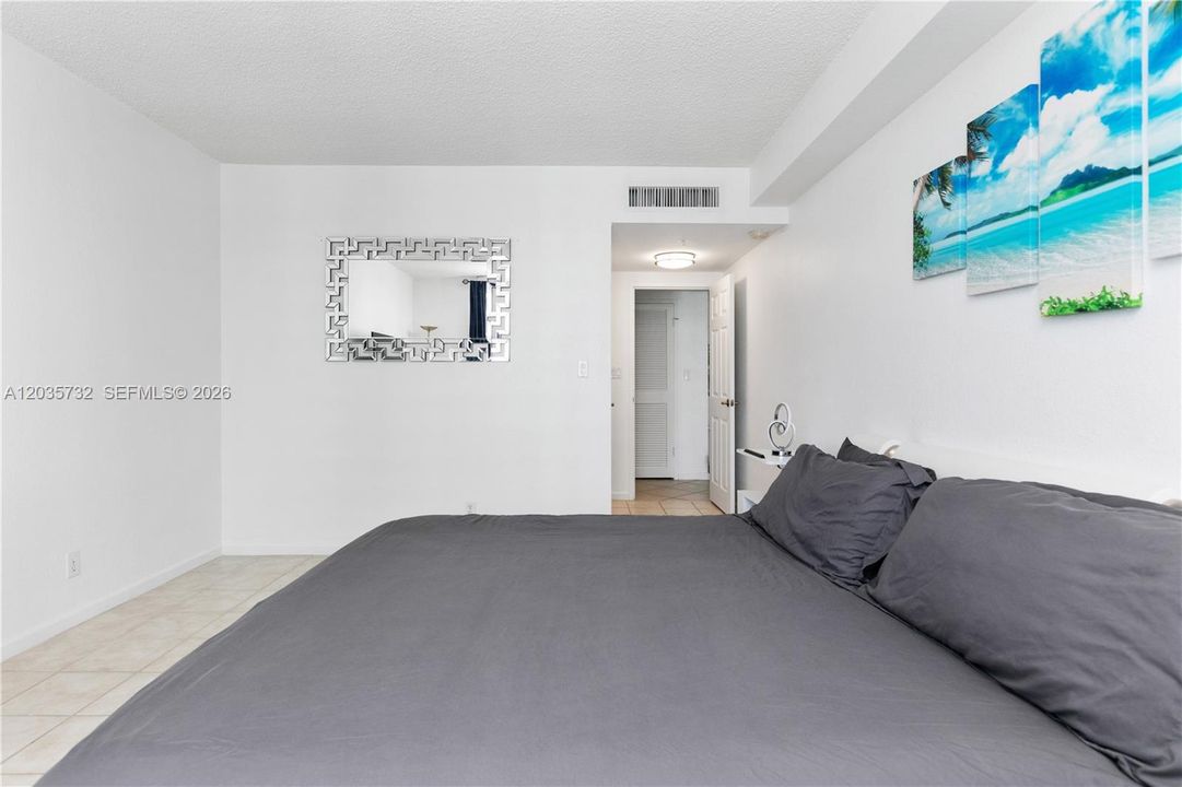 For Rent: $2,800 (1 beds, 1 baths, 745 Square Feet)