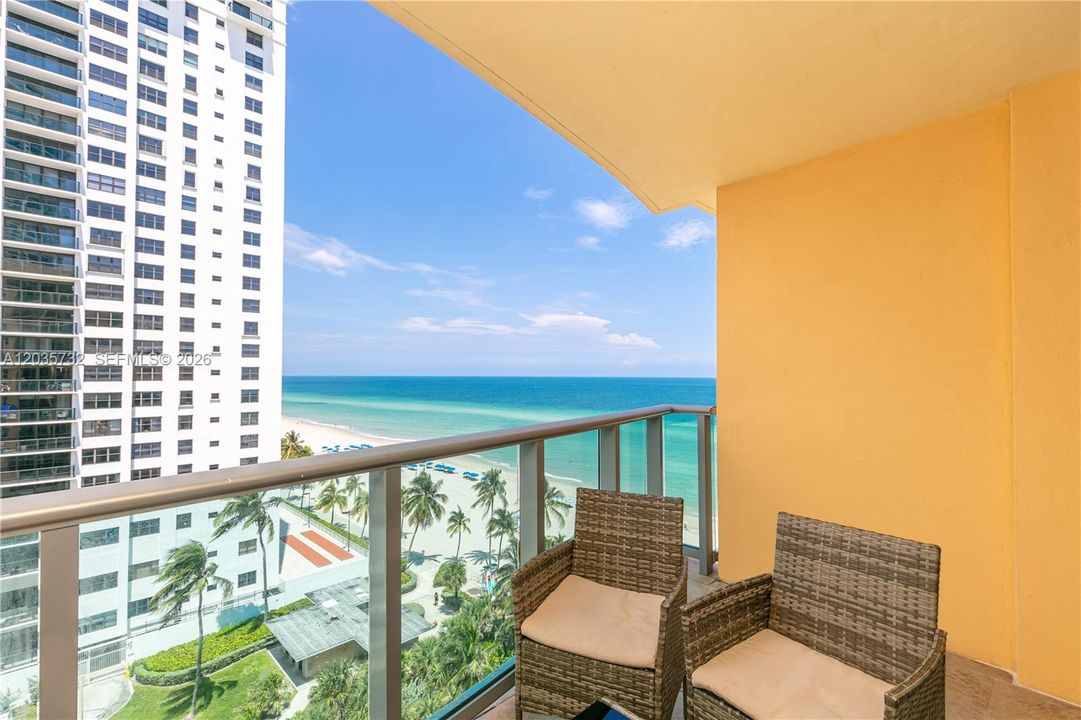 For Rent: $2,800 (1 beds, 1 baths, 745 Square Feet)