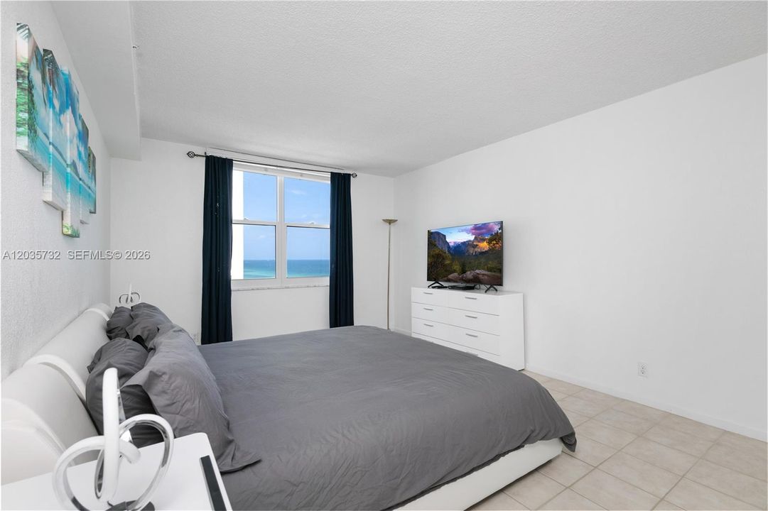 For Rent: $2,800 (1 beds, 1 baths, 745 Square Feet)