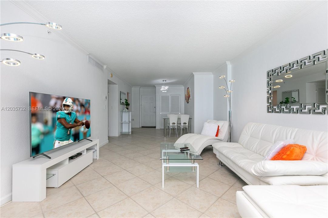 For Rent: $2,800 (1 beds, 1 baths, 745 Square Feet)