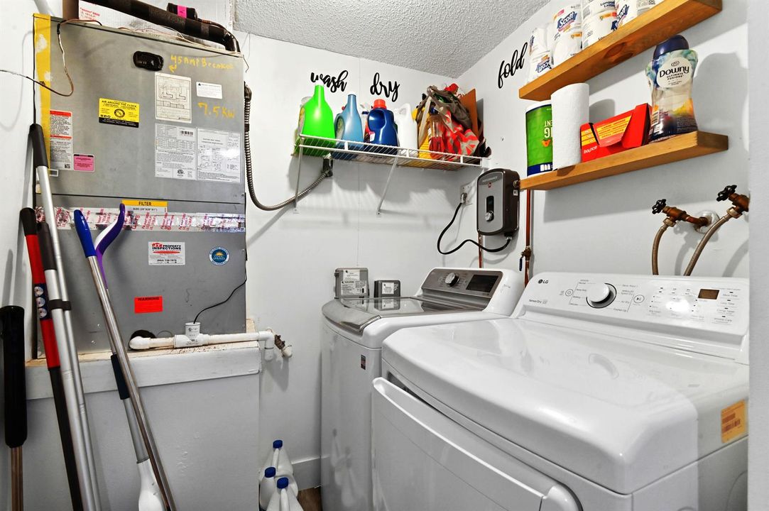 18 Laundry room 01