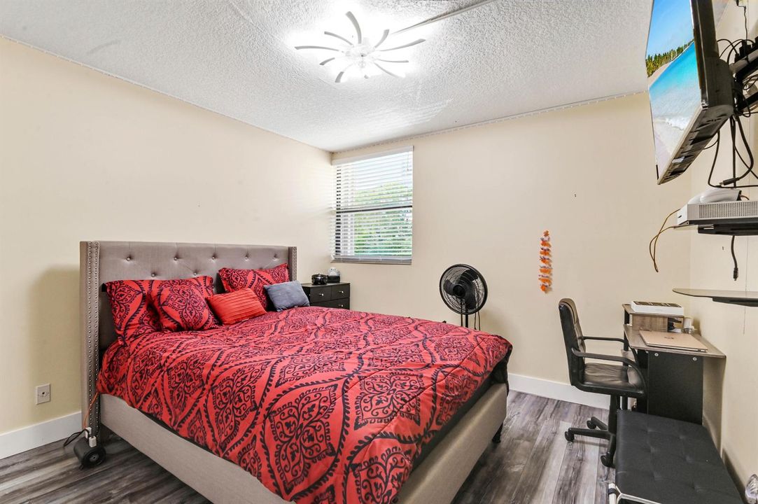 20 Bedroom 01