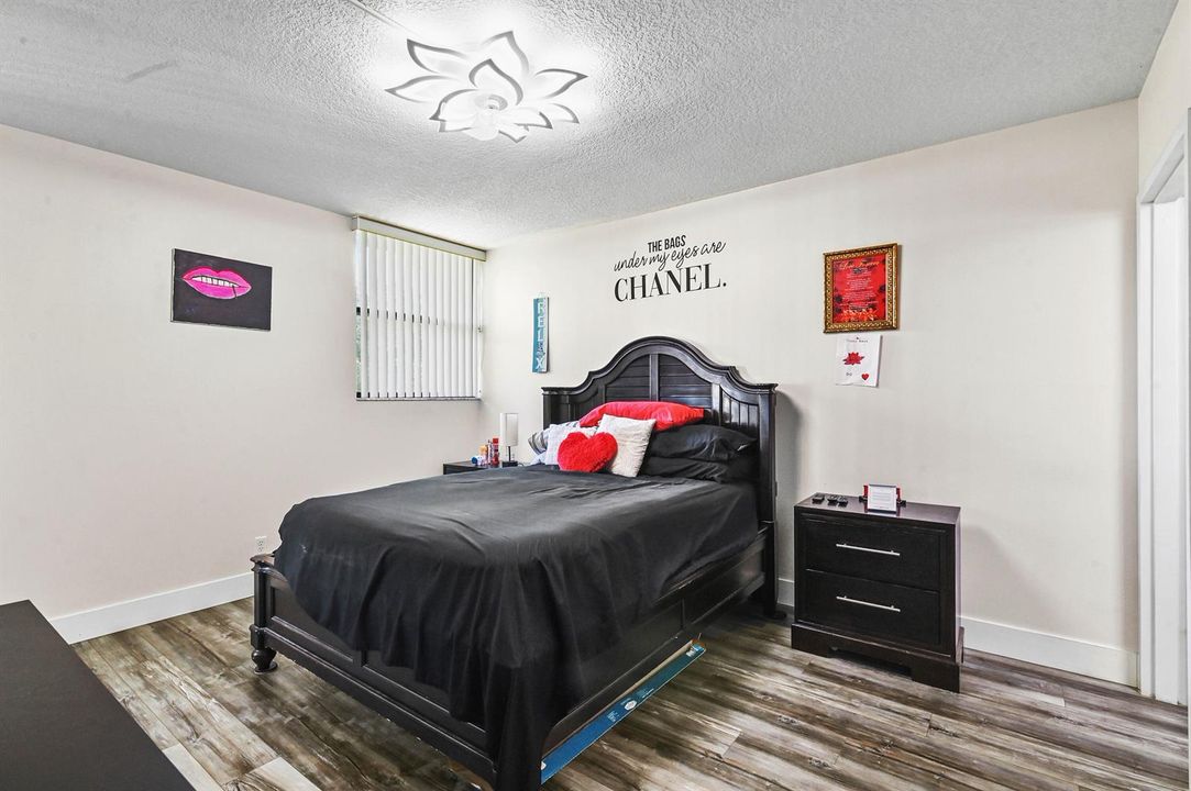 22 Bedroom 03