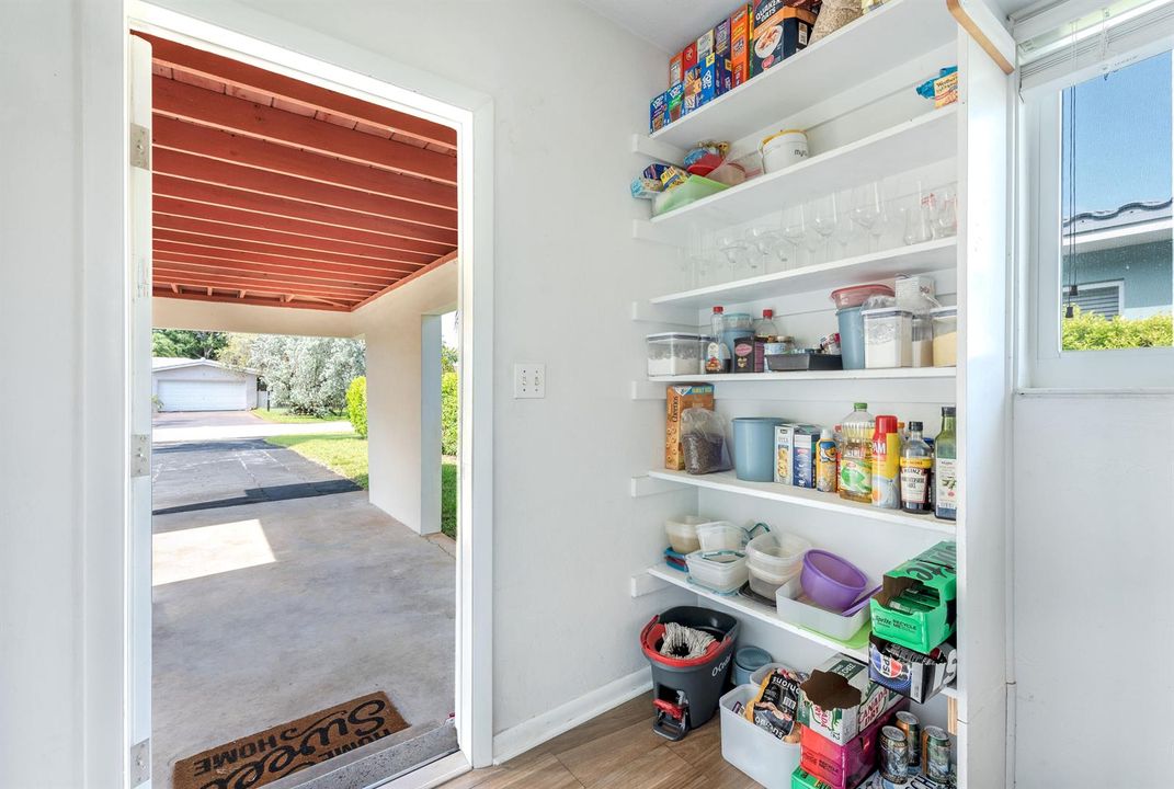 1777NE46thStOaklandPark-15