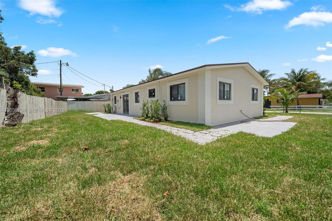 For Sale: $470,000 (3 beds, 2 baths, 1274 Square Feet)