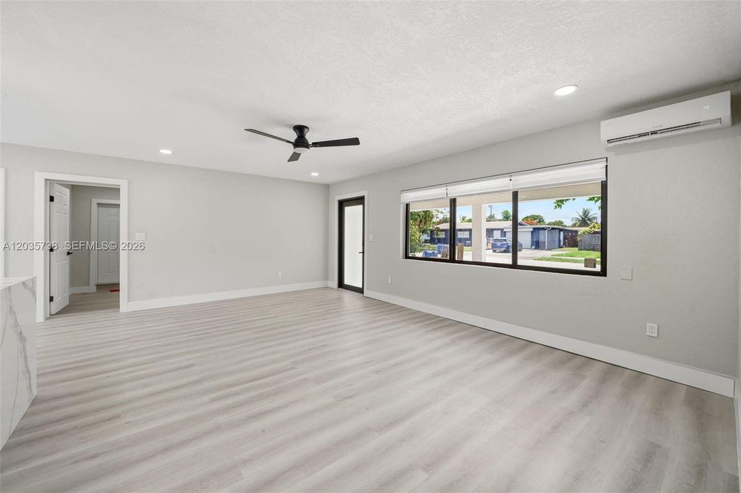 For Sale: $470,000 (3 beds, 2 baths, 1274 Square Feet)