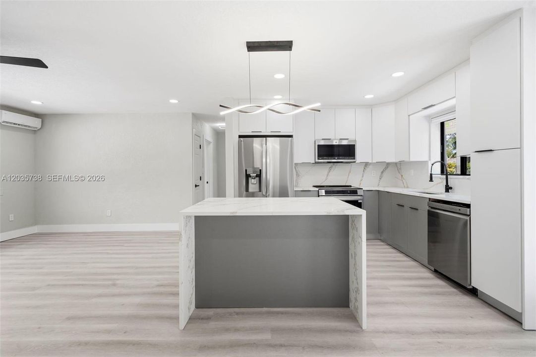 For Sale: $470,000 (3 beds, 2 baths, 1274 Square Feet)